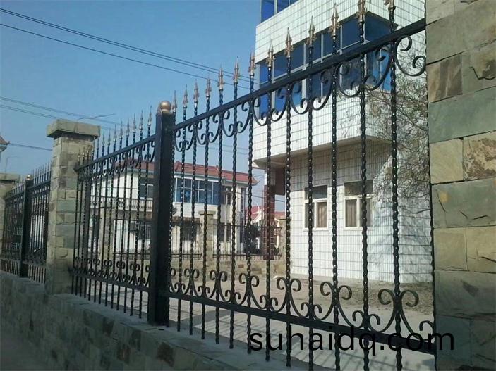 大(da)連鐵藝欄桿(gan)